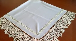 Identifying Irish Crochet Handkerchiefs: Characteristics and Origins